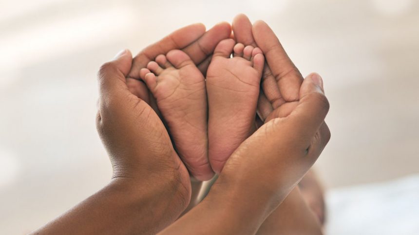 Mujer da a luz a 10 bebés a la vez en Sudáfrica, y rompe el récord mundial Guinness