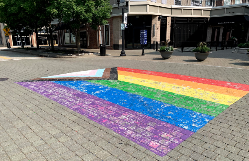 Se vistió la bandera LGBT en el Hartford Pride 2021 Se vistió la bandera LGBT en el Hartford Pride 2021